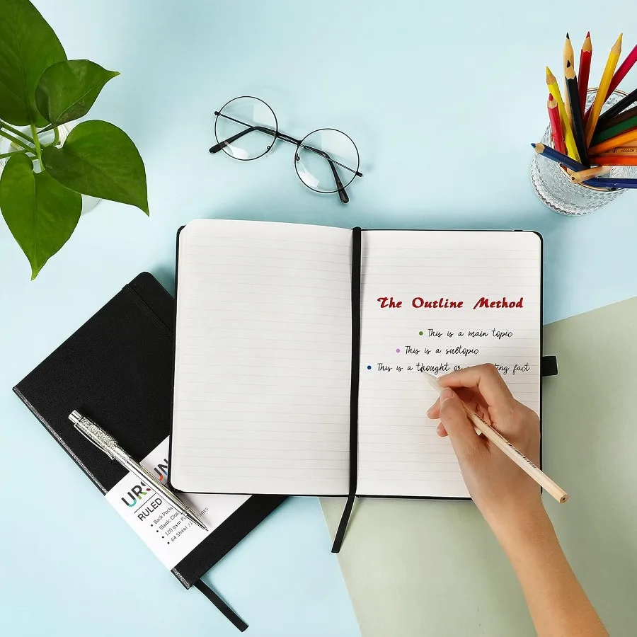 دفتر ملاحظات مسطر Jourl دفتر ملاحظات كلاسيكي مبطن مقاس 5.3 بوصة × 8.26 بوصة غلاف فني مع نطاقات ورقية سميكة + حامل قلم + وعاء داخلي أسود