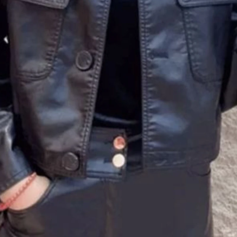 Primavera e outono feminino casaco superior jaqueta retro curto jaqueta de couro cor sólida simples confortável high-end macio versátil fino