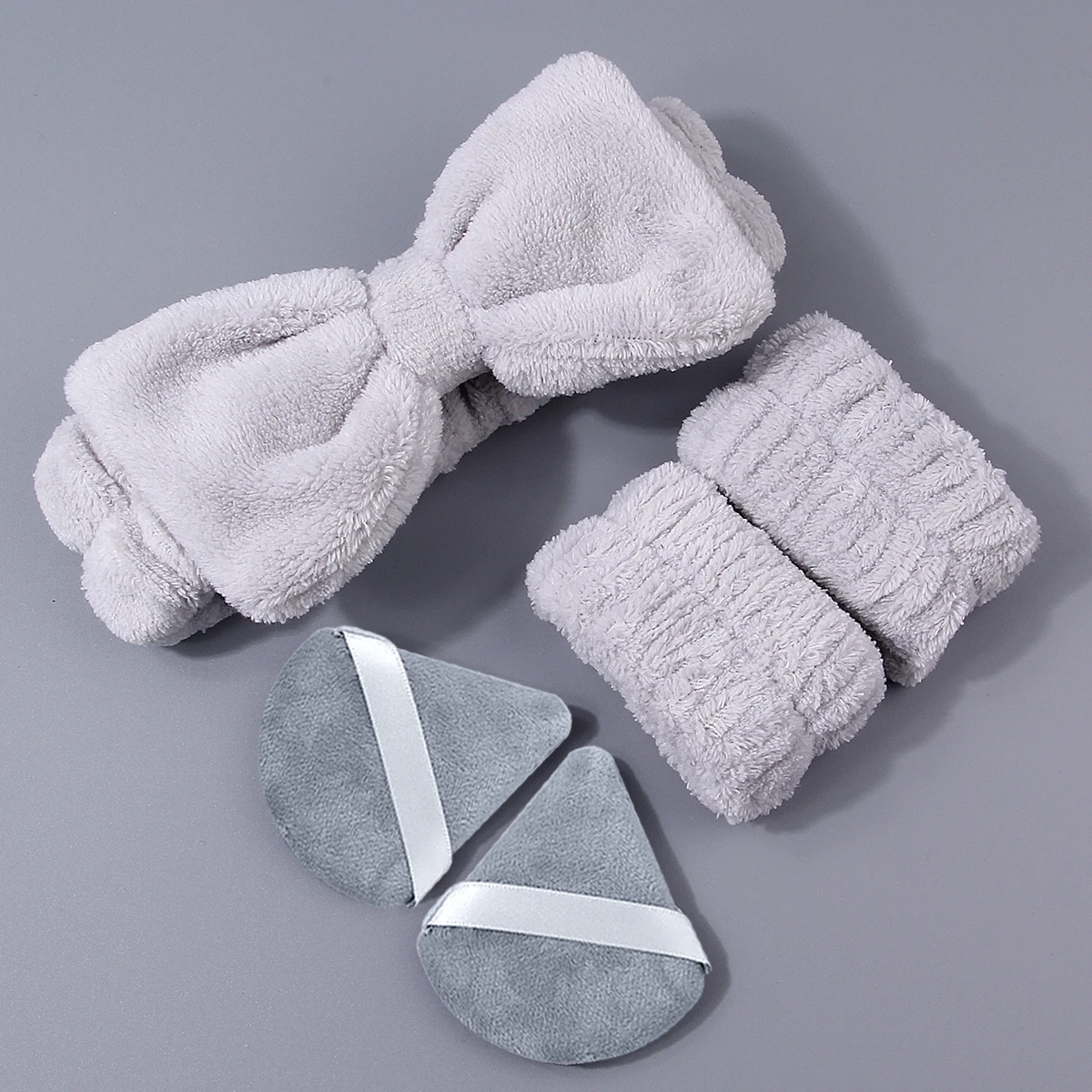 19個の多機能フェイシャルメイクブラシセット＆ソフトトライアングルパウダーパフ＆クレンジングヘアバンドリストストラップセット