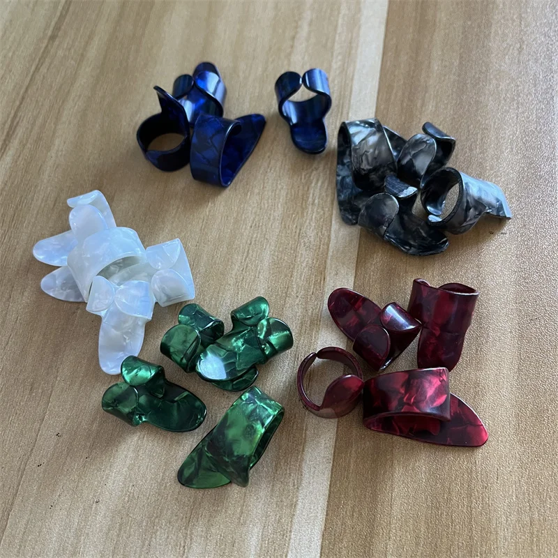 

20 комплектов упаковки, 1 шт., медиаторы для большого пальца и 3 шт., разноцветные медиаторы для гитары