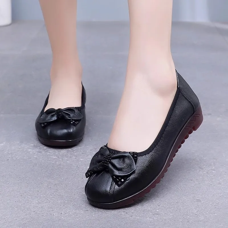 

spring new women's leather shoes ladies soft bottom fashion shoes slope comfort mother large size black work shoes 40 41