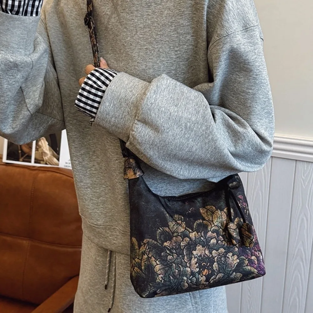 

Shoulder Bag Adjustable Chinese Style Handbag Embroidered Satin Pea Purses Gambiered Canton Gauze Flower Cheongsam Bag Travel