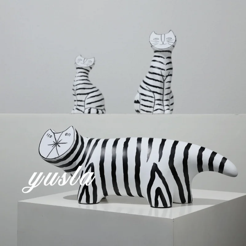 Simple modern striped black and white kitten living room TV cabinet cartoon children's room model room decoration soft furnishin