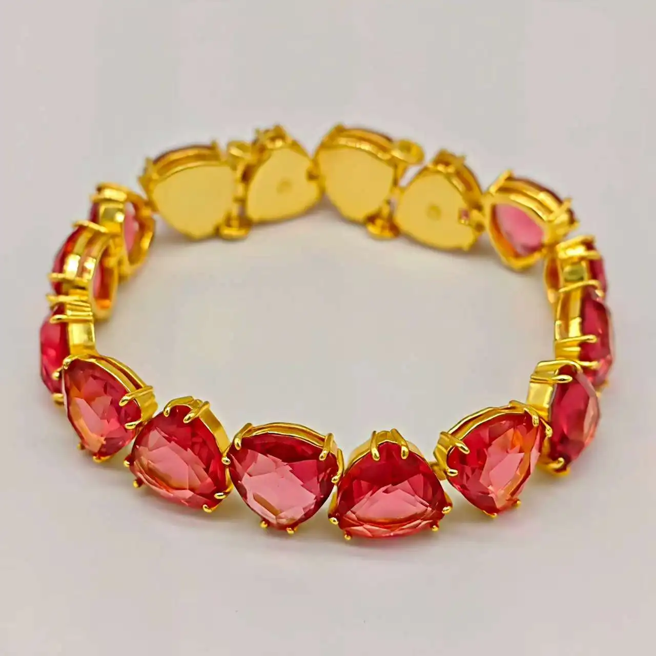 

Female niche design red triangular diamond socket bracelet