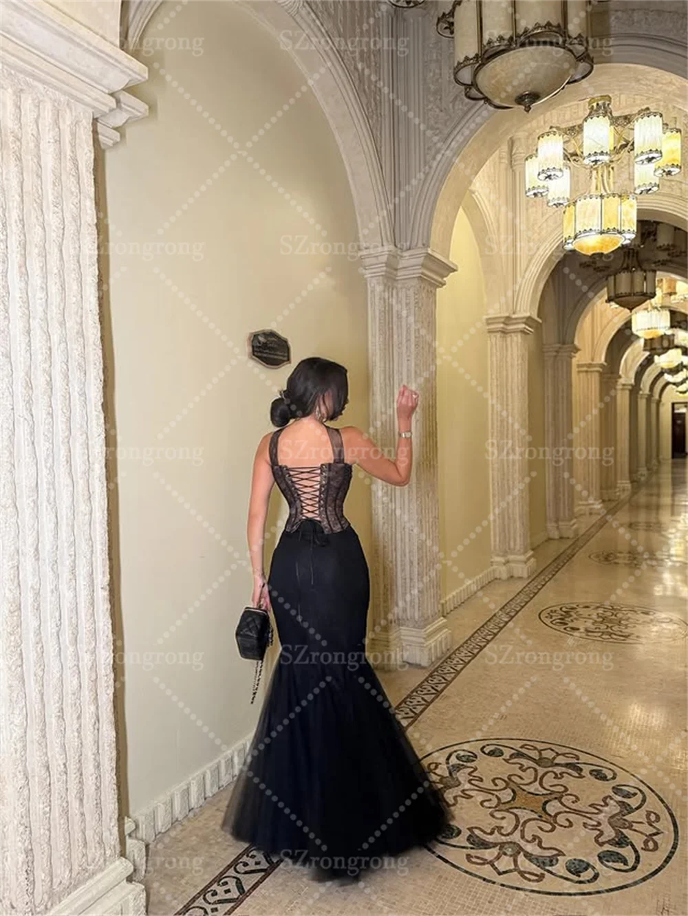 Corsetto in pizzo con colletto a cuore nero su misura Abito arabo saudita con perline Abito da sera sexy a sirena con lacci sul retro con strascico