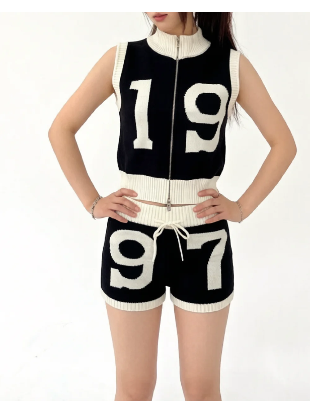 2026 New Summer American Retro Knitted Sleeveless Zipper Top Shorts Sports Set Street Trendy Hot Girl Daily Leisure Vacation ins
