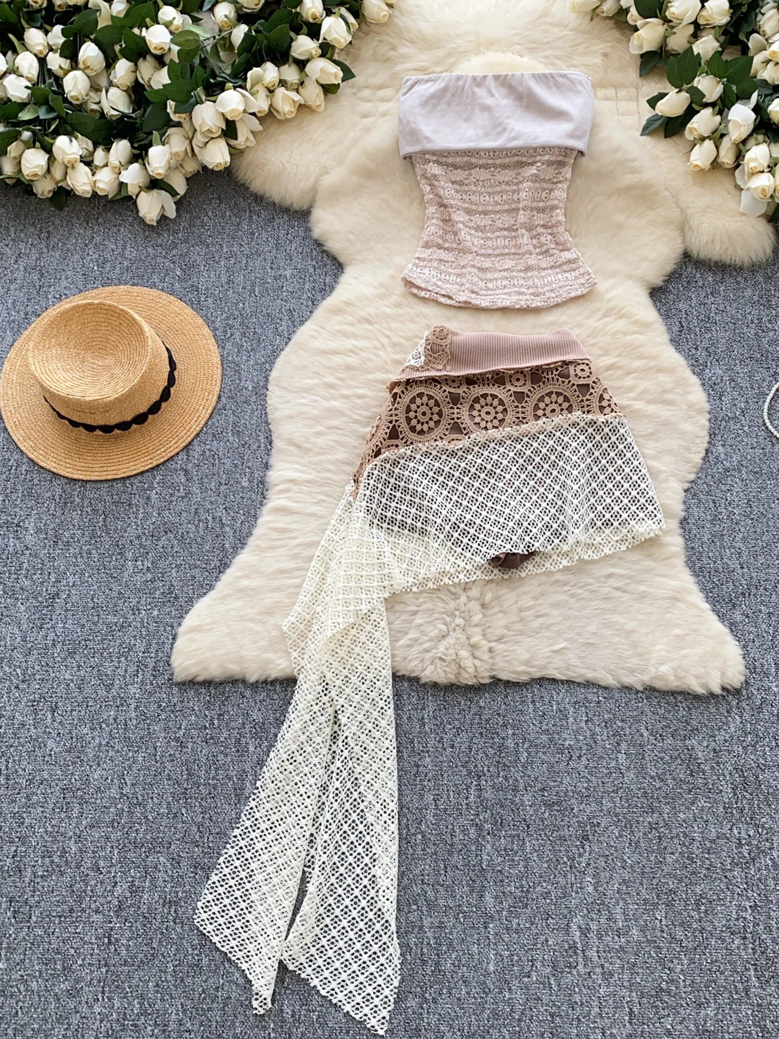 طقم نسائي صيفي بأسلوب بوهيمي، توب بدون حمالات وتنورة قصيرة عالية الخصر مع تطعيمات شبكية غير منتظمة، مضاد للكشف عن الملابس الد... #5