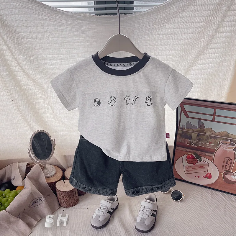 بدلة أطفال 2026 ملابس صيفية للأطفال الأولاد ملابس أطفال لطيفة مطبوعة على شكل كلب بأكمام قصيرة تي شيرت علوي وسراويل قصيرة طقم مكون من قطعتين ملابس للأولاد #1