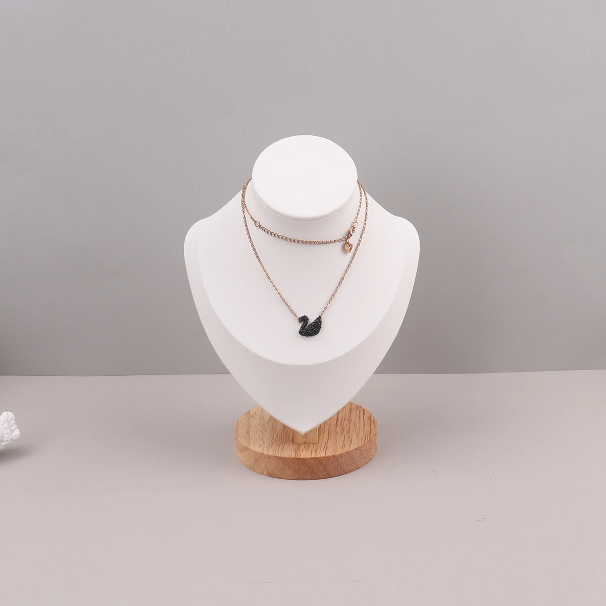 Velvet Portrait Necklace Display Pendant Organizer Jewelry Display Stand Jewelry Mannequin Bust Necklace Pendant Window Display