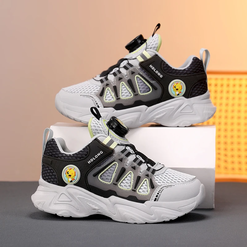 

A pair of children's sports shoes with anti-slip and wear-resistant soles and a rotating buckle design for a casual styleLR-998