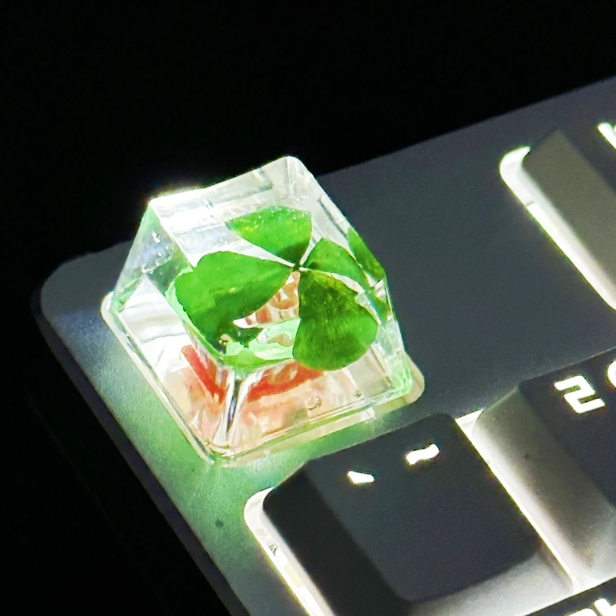 Personalized Resin DIY Key Caps Translucent Four-leaf Clover Resin Cross Axis Mechanical Keyboard Keycap Universal Accessories