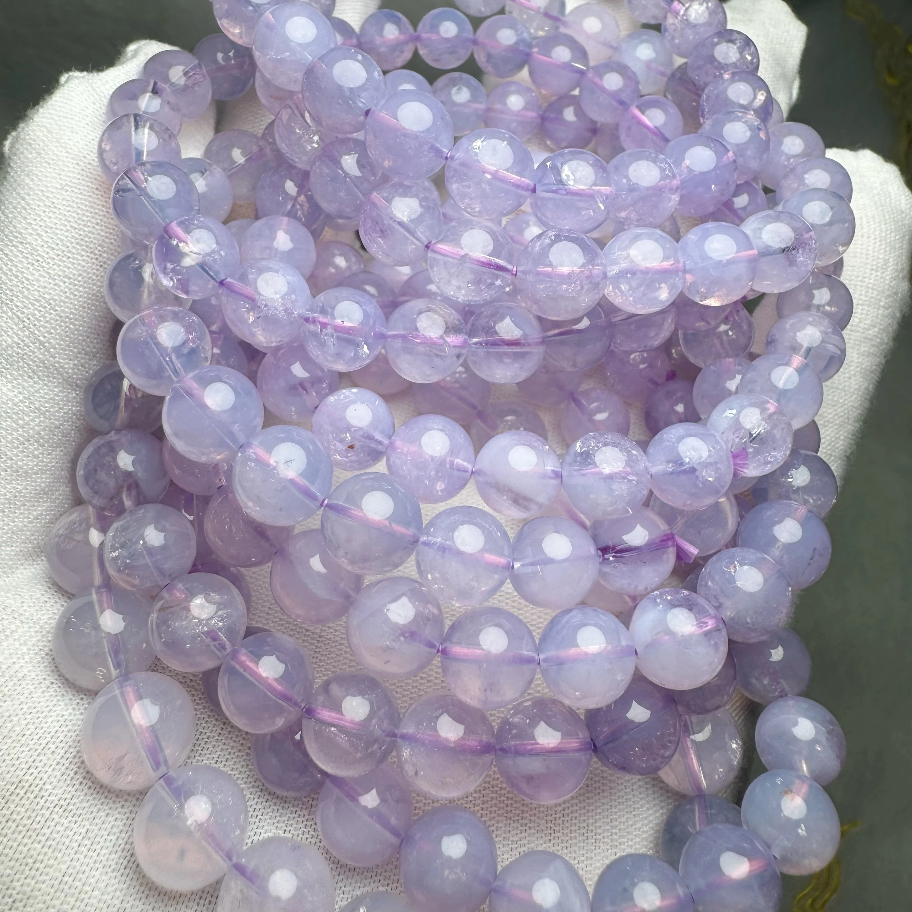 Natürliche Lavendel-Mondquarz-Kristallperlen, glatt und rund, Schmuck zur Stress- und Angstlinderung, romantische, traumhafte, ruhige Energie – Detail 3