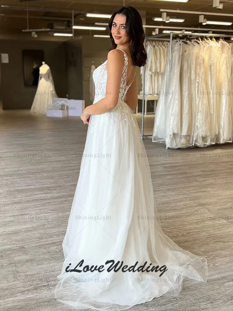 ShiningLight Boho فساتين زفاف على شكل حرف a للعرائس مزينة بالدانتيل البلد الأبيض فساتين الزفاف على شكل حرف V بدون أكمام حسب الطلب