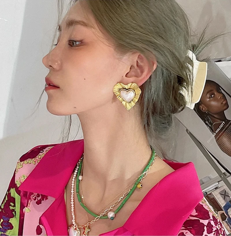 

Exaggerated Pearls and Copper Love Paved Earrings for Women Korean Style Fashion Stud Earring Aged Pearls Luxury Heart-shaped J