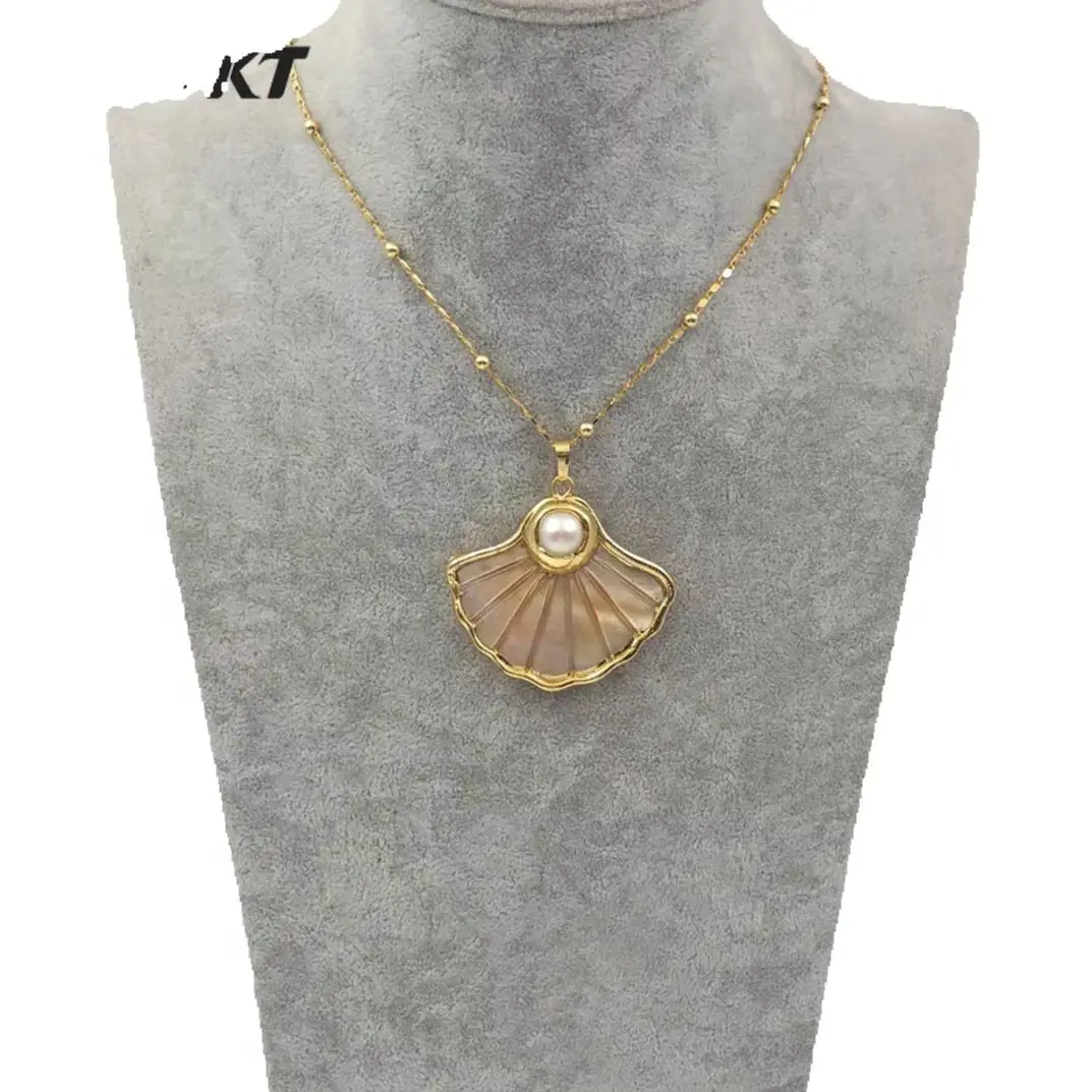WT-JN067 Carved Yellow Shell Necklace Lovely Skirts Shape With Turquoises&Pearl Charm Pendant Boho 18k Gold Beach Jeweley