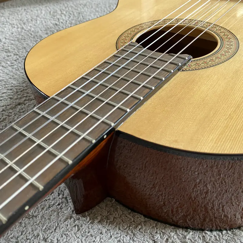 

i189 Genuine Shadow Classical Guitar Natural Spruce with Mahogany Body 19 Frets Sample Order by Taiwan China