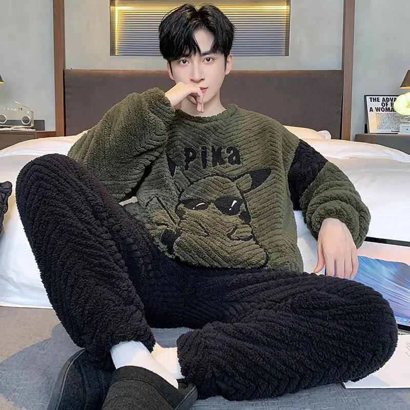 ชุดนอนผ้าฟลีซหนานุ่มลายโปเกมอน ปิกาจู เก็นการ์ สำหรับผู้ชาย ลายการ์ตูนอนิเมะ ให้ความอบอุ่นและหนา เหมาะสำหรับใส่ในบ้าน ของขวัญเทศกาล