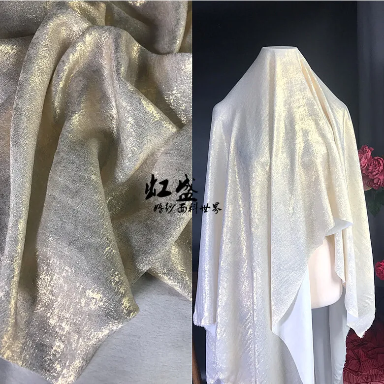 부드러운 벨벳과 금박 원단, 메탈릭 질감의 반짝이는 재봉용 정장 의류 공연복 패션 디자이너 원단