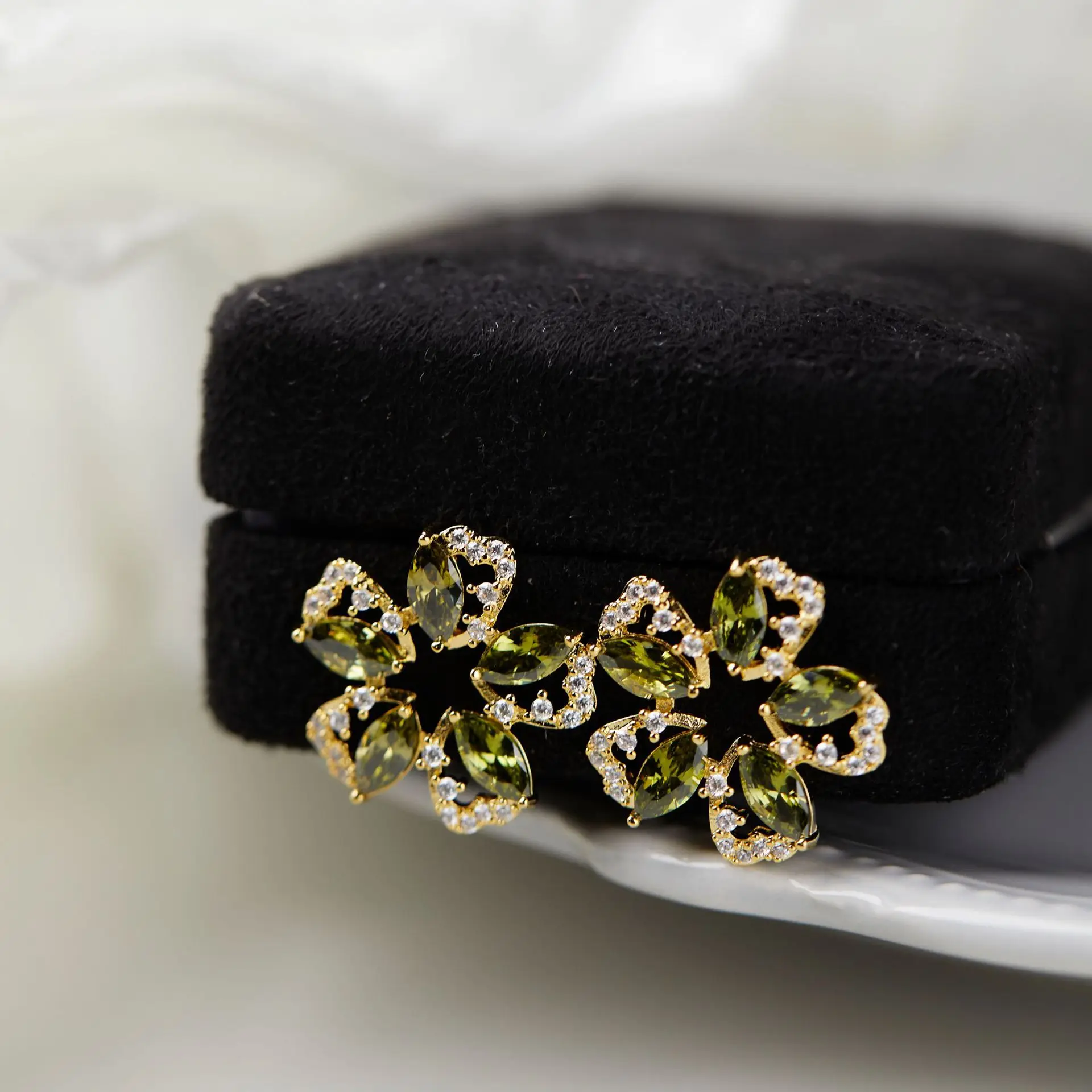 Forest Style Olive Green Zircon Flower Stud Earrings For Women New Trendy Crystal Ears Accessories Jewelry Gift Party Daily Wear