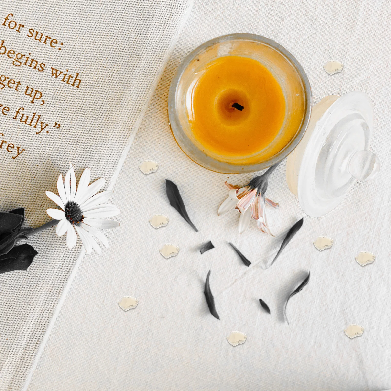 

2 Bags Simulation Ice Cubes Decor Plastic Crystal Stones for Wedding Vase Filler Artificial Crystals Rocks Decoration Reusable