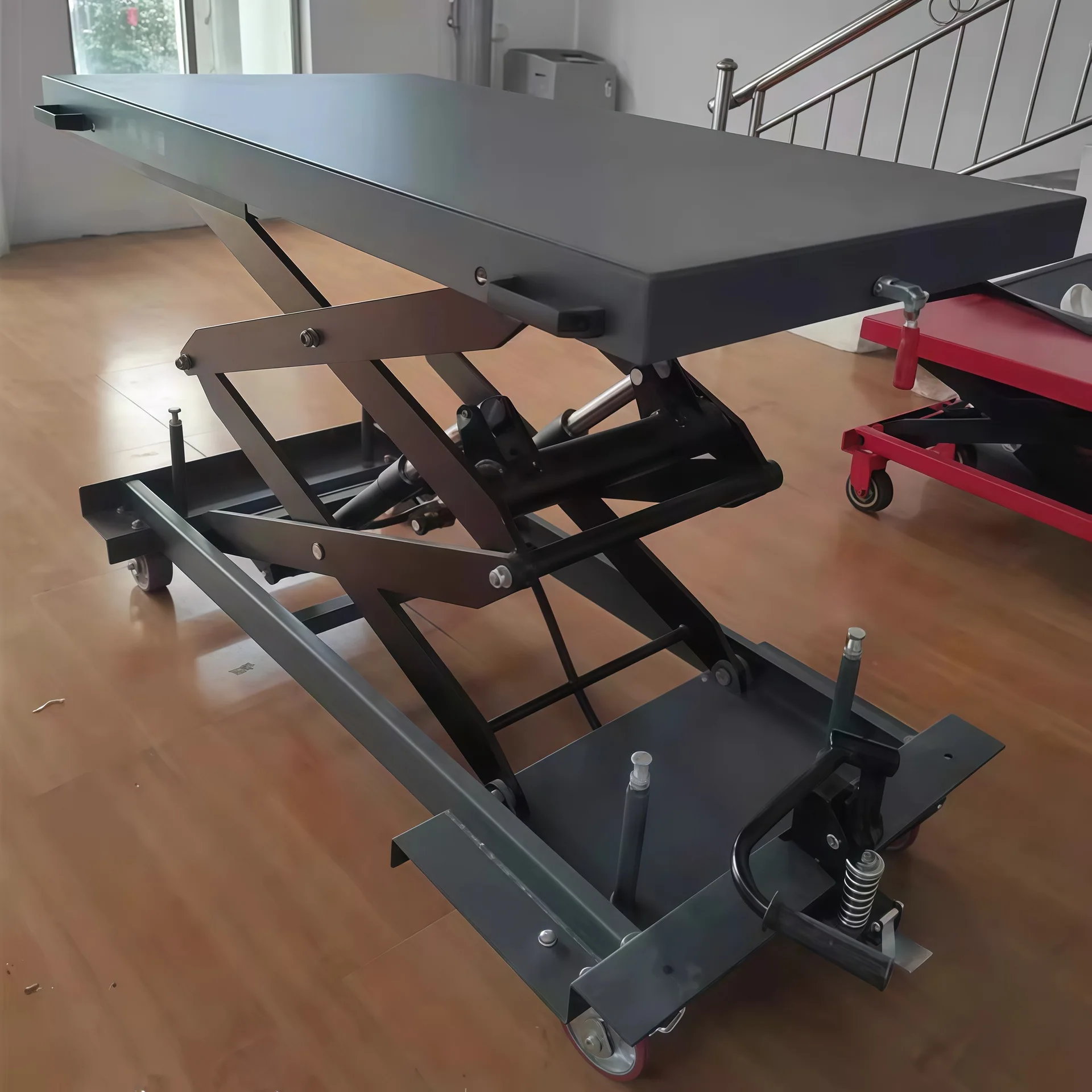 Battery lift battery pack disassembly and maintenance lifting platform