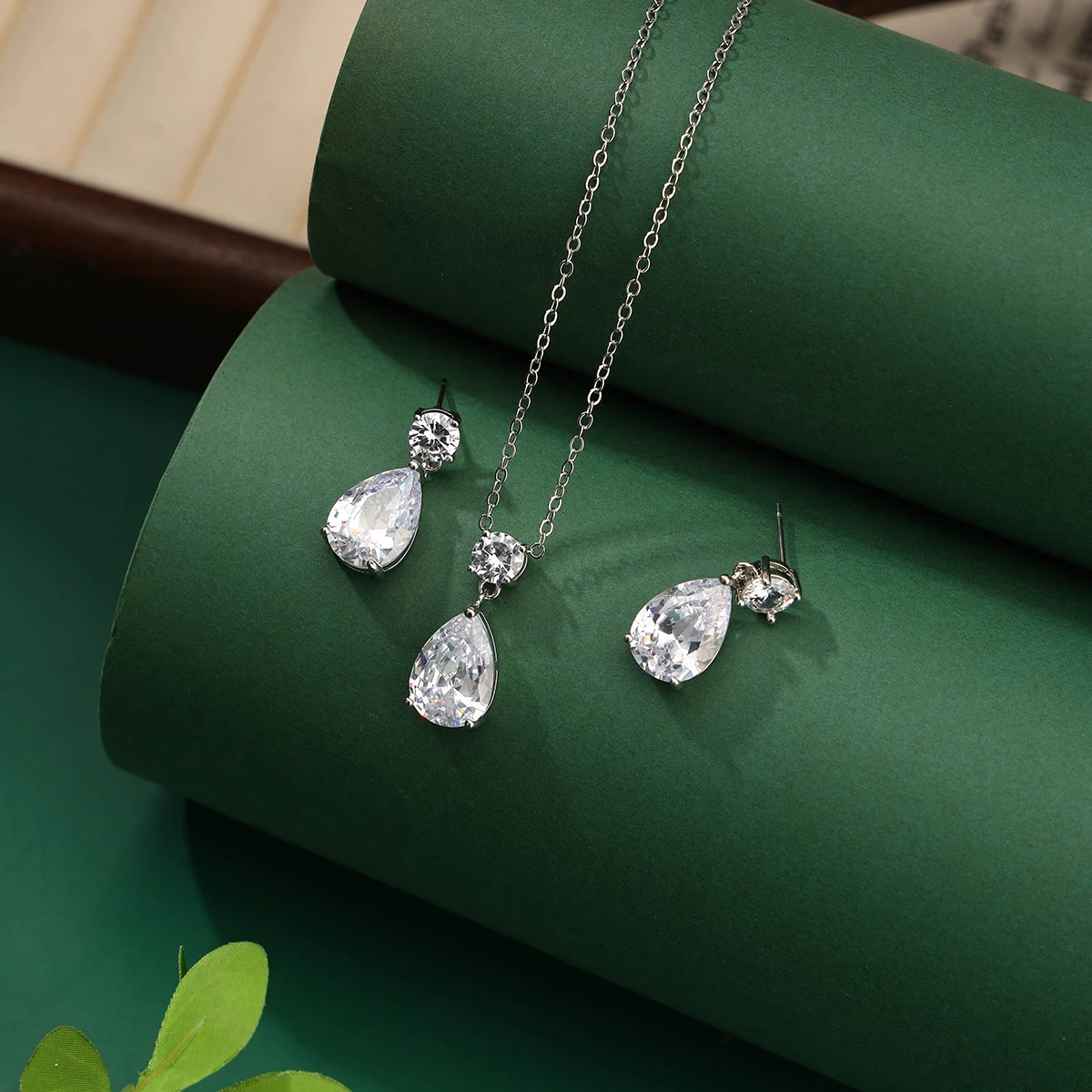 Fashion Ladies Bridal Wedding Jewelry AAA Cube Zirconia Necklace Earrings Set