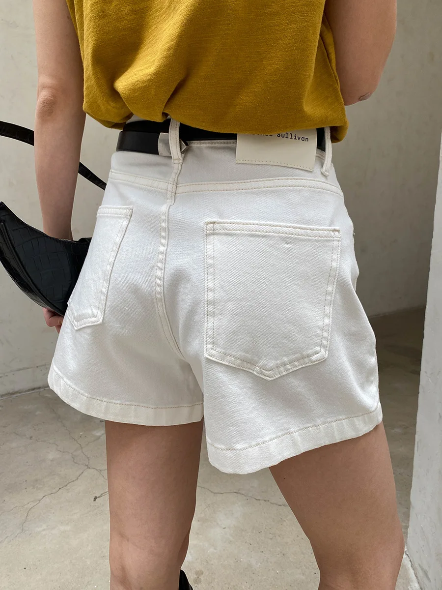 Sommerliche Damen-Casual-Shorts aus Denim in einfarbigem Design mit weitem Bein und A-Linie, figurschmeichelnd und als Hotpants geeignet. – Detail 18