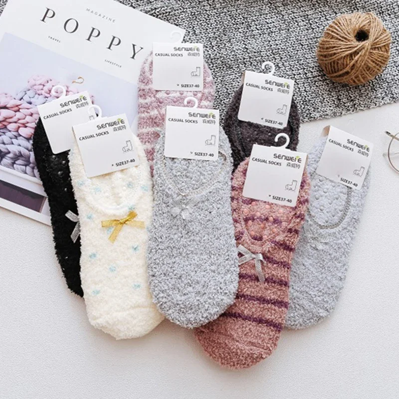 Chaussons en peluche à rayures avec nœud pour femmes, chaussures de maison mignonnes, chaussettes chaudes pour le sommeil, chaussettes de sol non