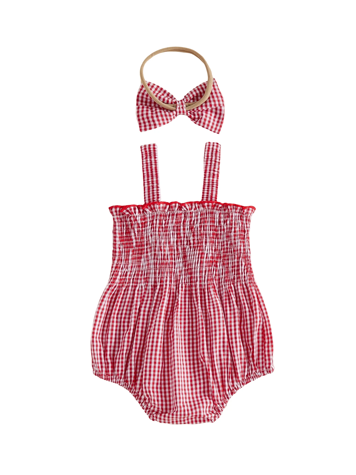 

Симпатичный комплект из 2 предметов для маленьких девочек: стильный топ с цветочным принтом и рюшами на рукавах, джинсовые шорты и повязка на голову с бантом.