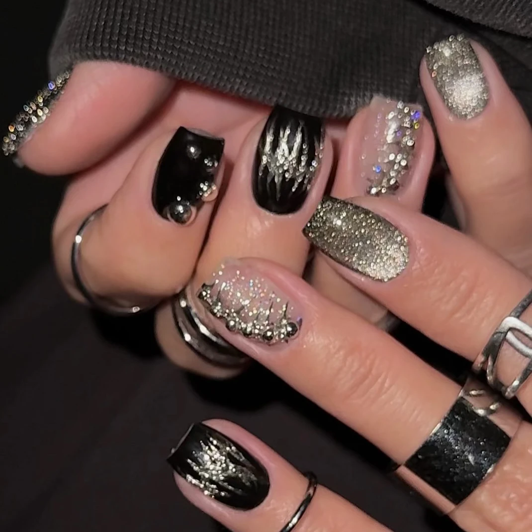 

Wearing Armor, Thorns Human Fish Bone, Dark Square Nail, Advanced Handmade Cat Eye Flash, Black White Nail Art