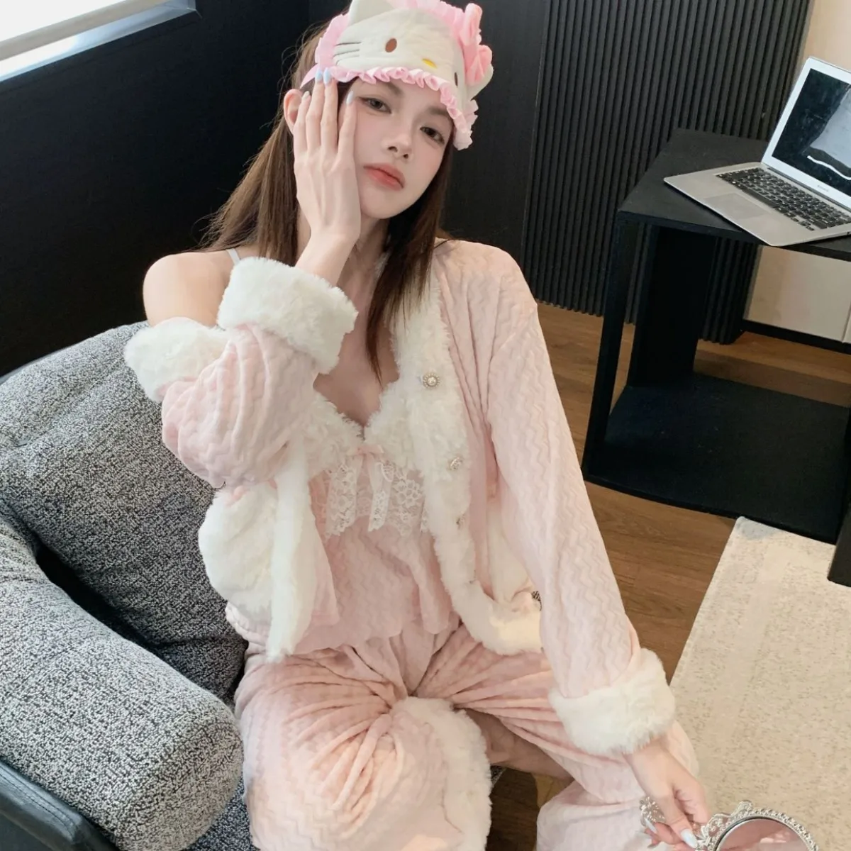 Sweet thickened autumn and winter new double-sided island velvet three piece set pajamas, women's sexy suspender home clothes