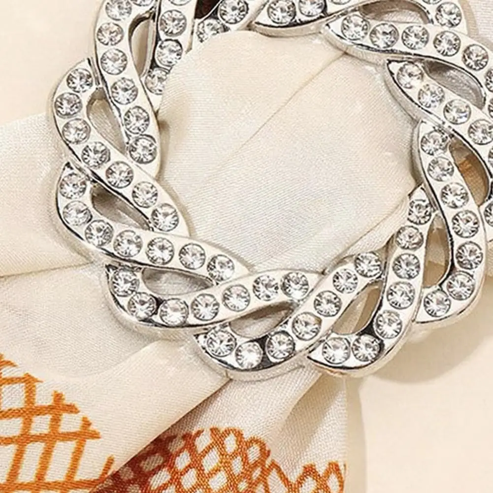 Flexible Scarf Loop Vintage Rhinestone Brooch Pin Adjustable Scarf Holder Ring Elegant Metal Circle Clip Buckle for Women’s