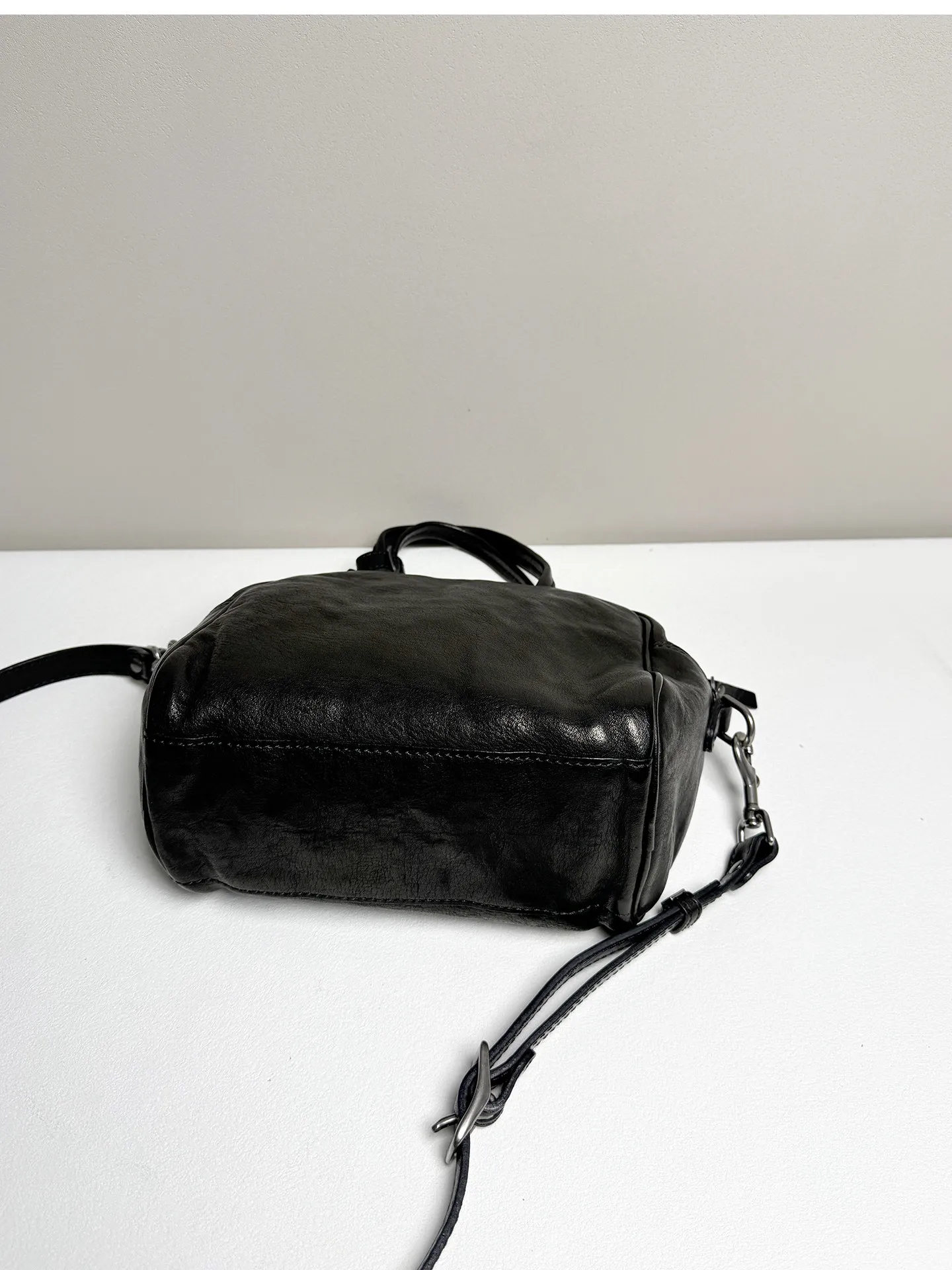 Handgefertigte Organizer-Handtaschen aus echtem Naturleder für Damen, luxuriöse Alltags- und Partytaschen, hochwertige Schultertaschen aus echtem Leder für Frauen. – Detail 19