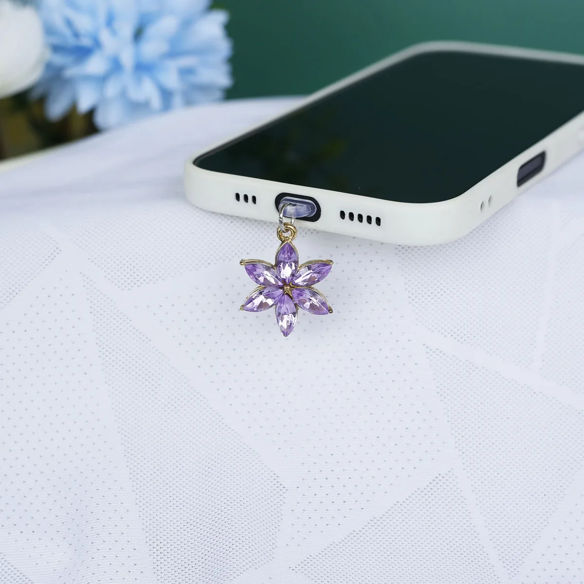 Decorazione per accessorio fiore esagonale in cristallo con pendente antipolvere per telefono cellulare per porta di tipo C per Iphone con cordino per prevenire la perdita