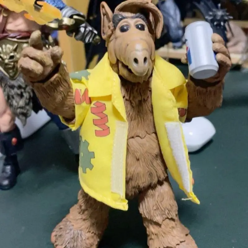 NECA Ultimate Alien Life Form ALF Action Figure Gordon Shumway with Saxophone Anime Figure Joint Doll Model Birthday Toys