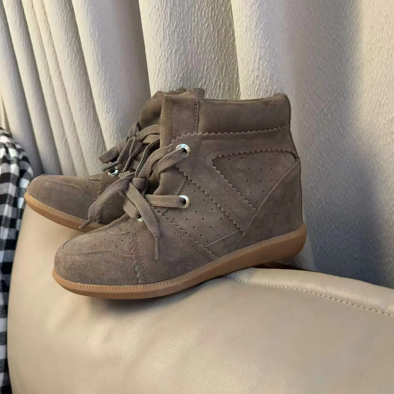 Luxe Designer Damesschoenen Mode Suède Enkellaarsjes voor Vrouw Prachtige Sport Casual Schoenen Hoogte Verhogen 7CM Botas Mujer