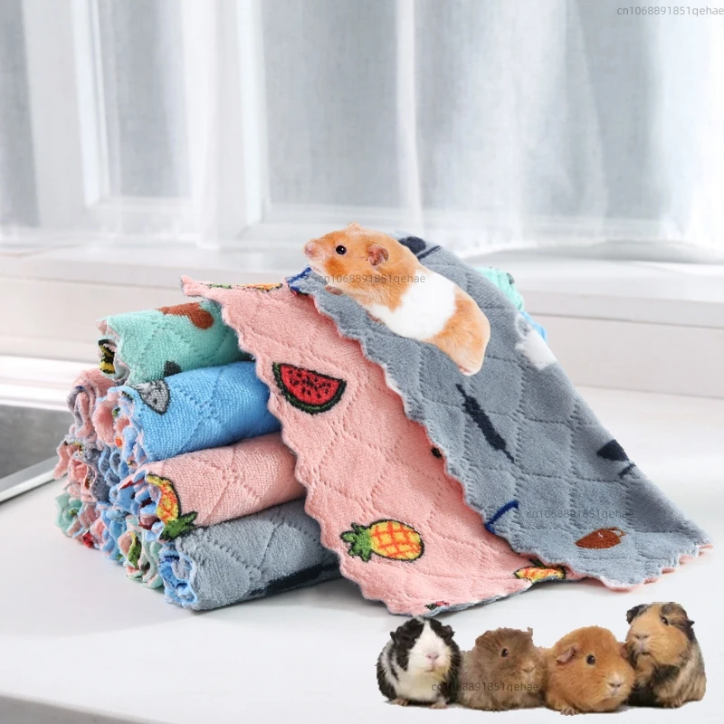 Soft Sleep Mat for Hamster Pet Pee Pad Small Animal Blanket Bed Mat Guinea Pig Plush Mat Bed Warm Fleece Blanket for Hedgehog