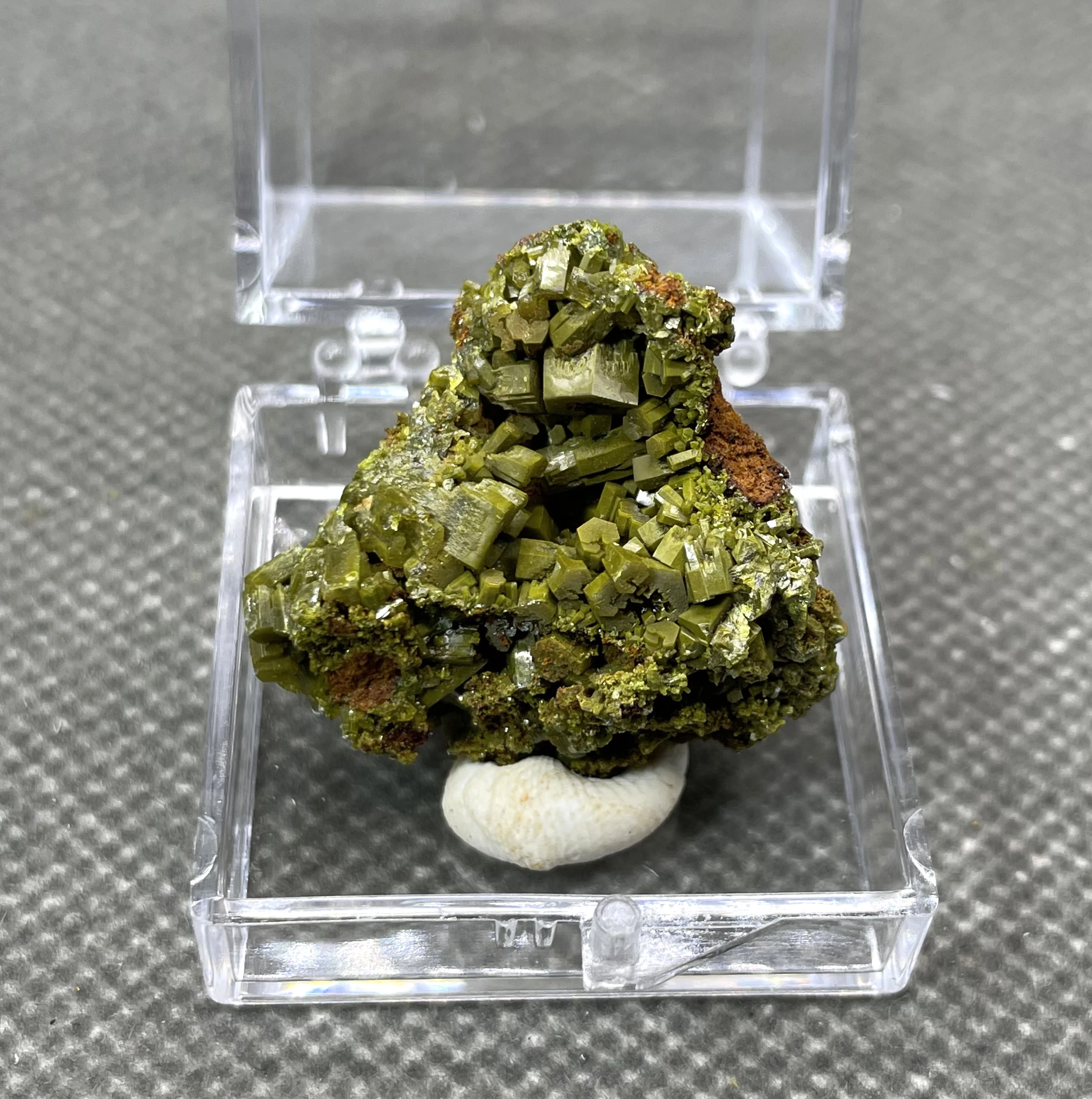 

NEW! 100% Natural Pyromorphite mineral specimen stones and crystals collection gemstones quartz (box size 3.4 cm)