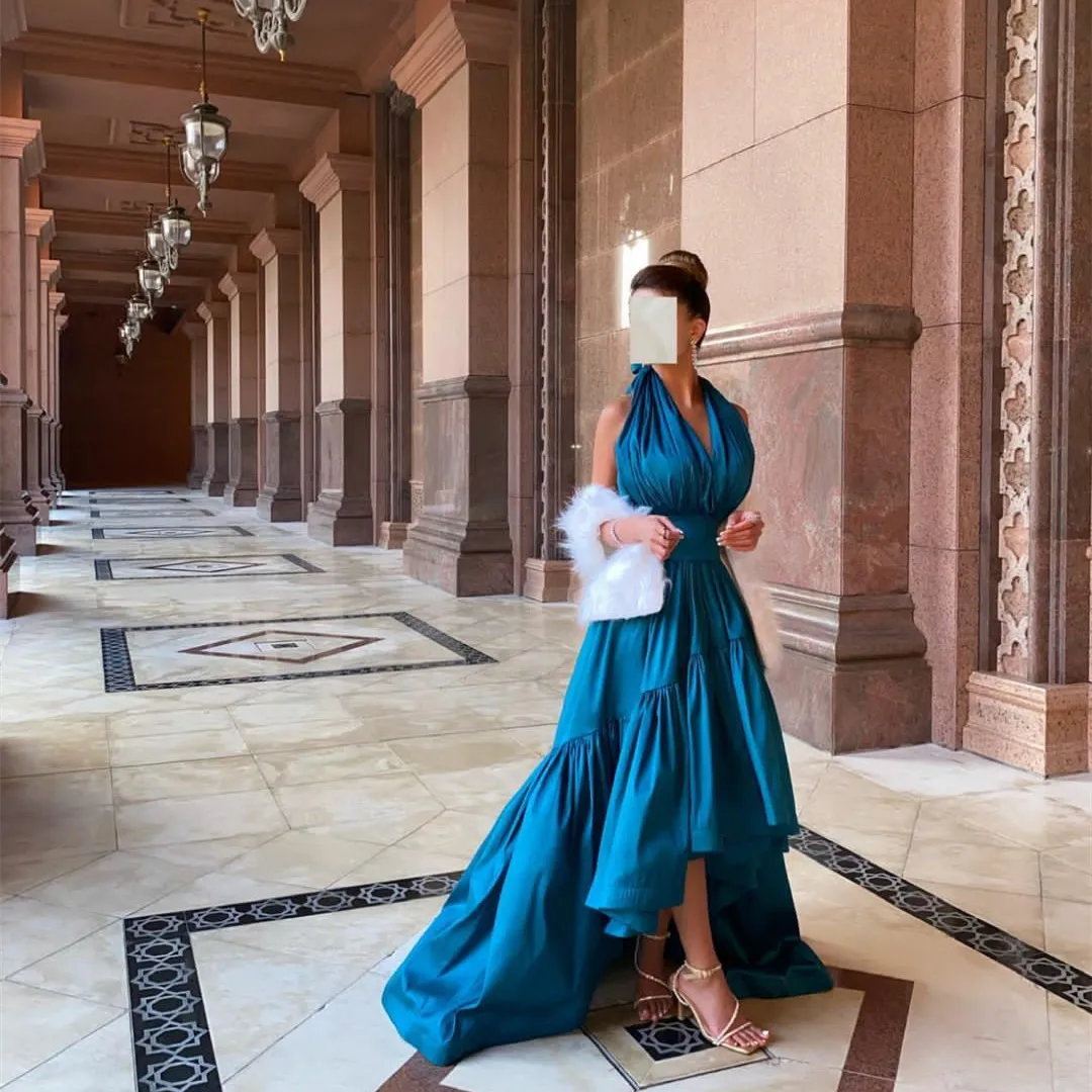 Sukienki wieczorowe z tafty w kolorze niebieskim, seksowne, szyte na miarę, o kroju litery A, z dekoltem typu halter, plisowane, z odkrytymi plecami, asymetryczne (high-low), eleganckie sukienki na przyjęcia dla kobiet.