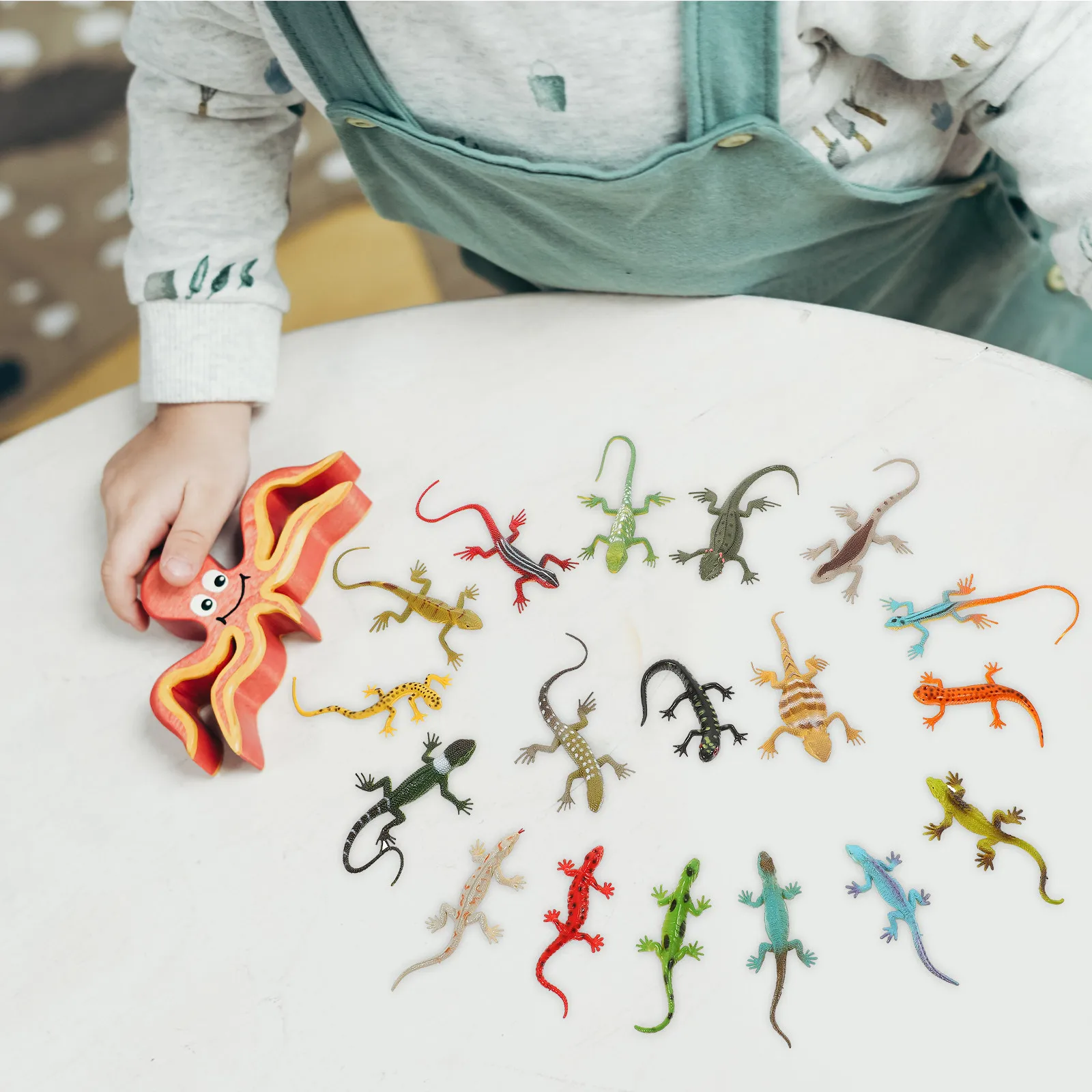 

18Pcs Lifelike Plastic Lizard Figures Kids Animal Recognition Tool Garden Bonsai Tabletop Prank Decoration Reptile Decor