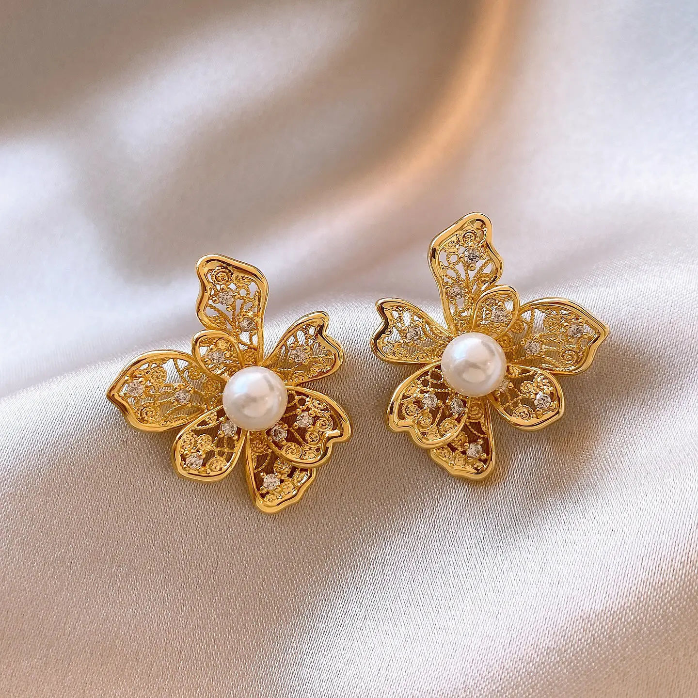 18K Vergoldete Mikro-Perlen Hohle Blumen-Ohrringe für Damen-Modeschmuck Elegante Sensation Neu 2026 Ohrstecker Ohrschmuck – Detail 10