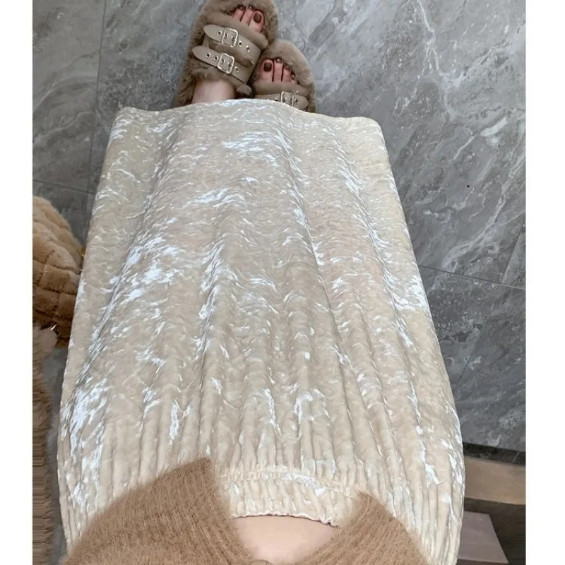 2024 Autumn New Chic High-waisted French Retro Elegant Golden Velvet Versatile Slim Fitting Temperament Socialite Skirt
