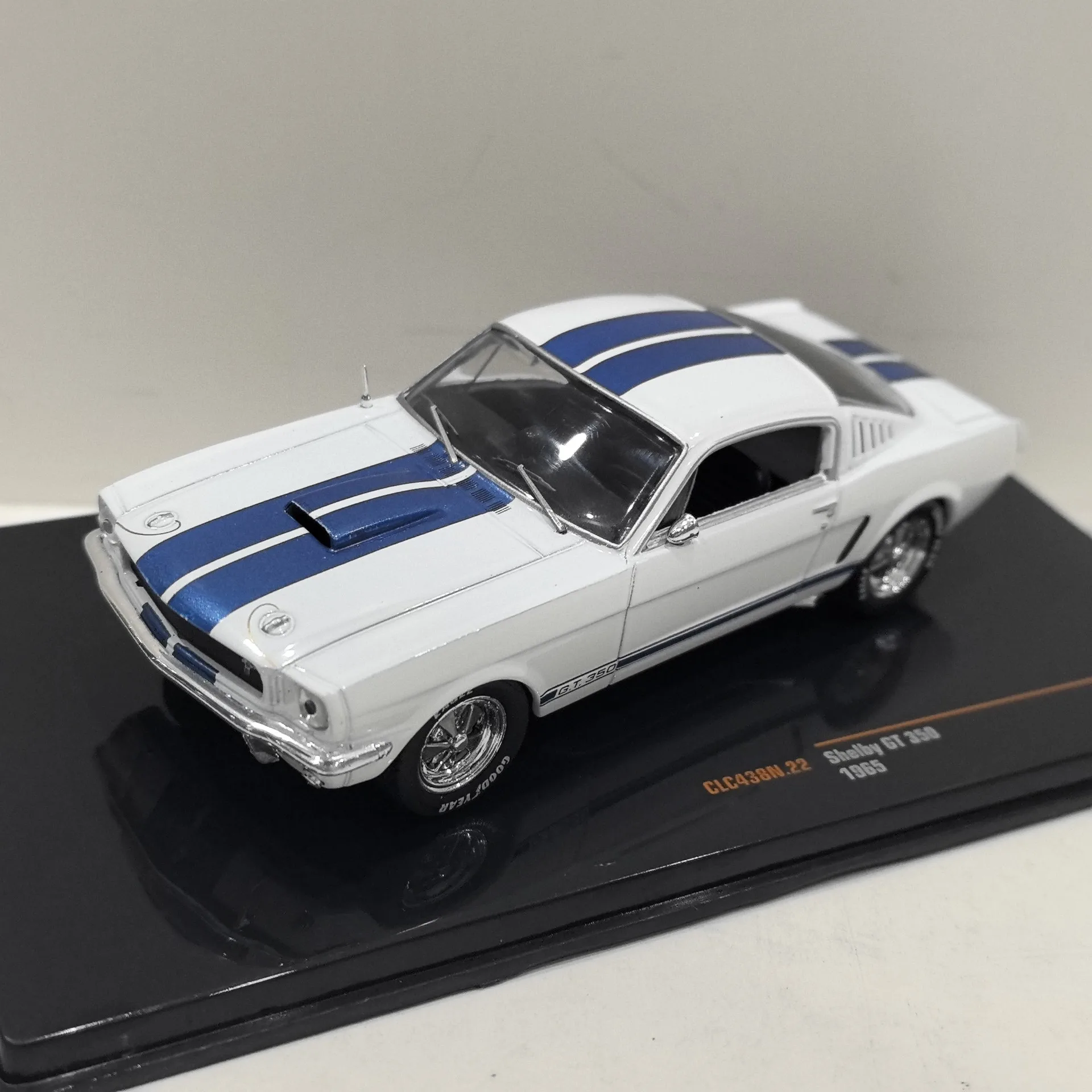

Diecast IXO 1/43 Scale FORD SHELBY GT350 1965 Ford Shelby Alloy Car Model Collectible Toy Gift Souvenir Display Ornament