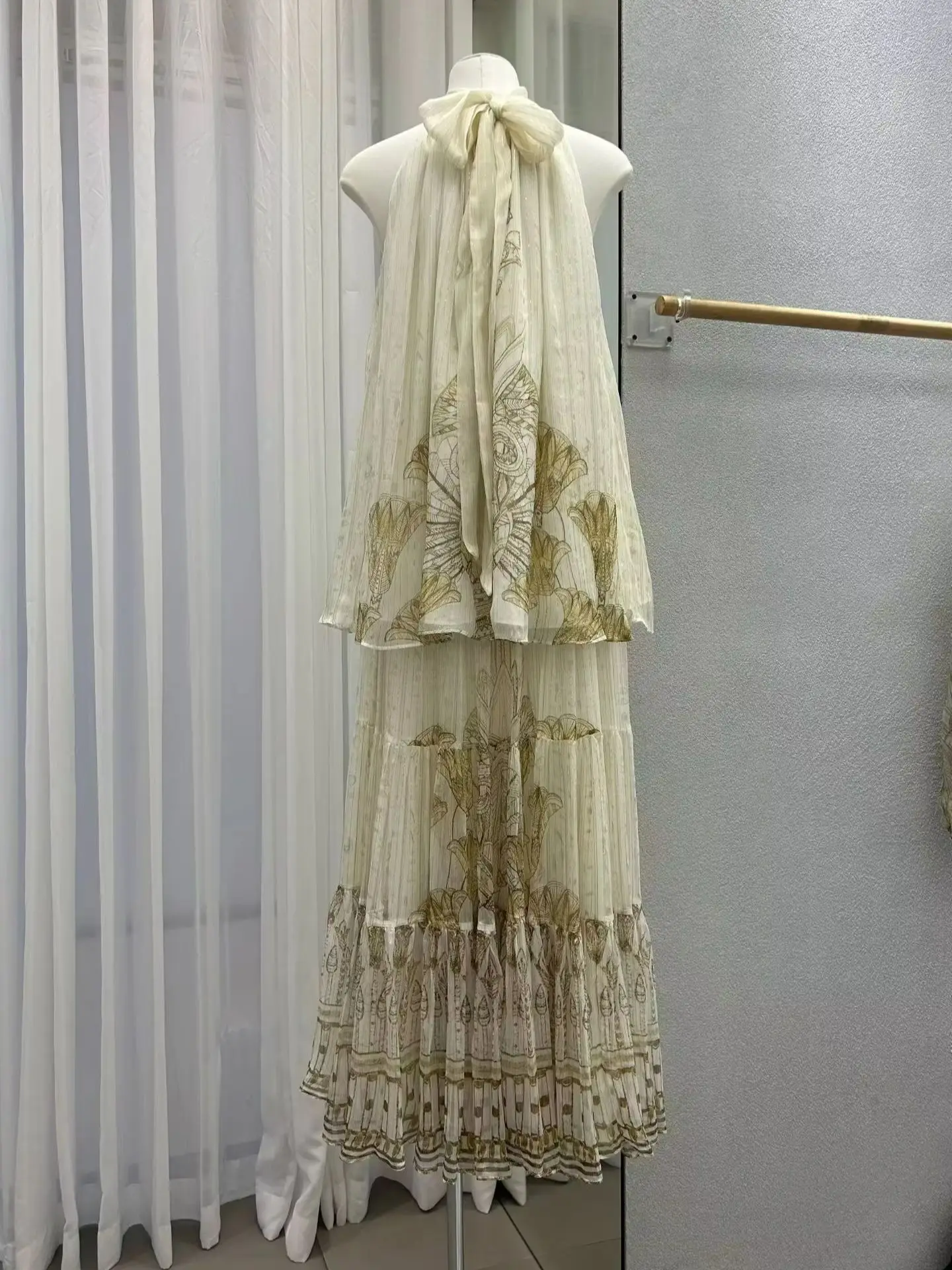 

100% Silk Women Golden Print Shiny Set Ribbon Stand Collar Sleeveless Vest + High Waist Pleated Long Skirt Elegant Ladies Suit