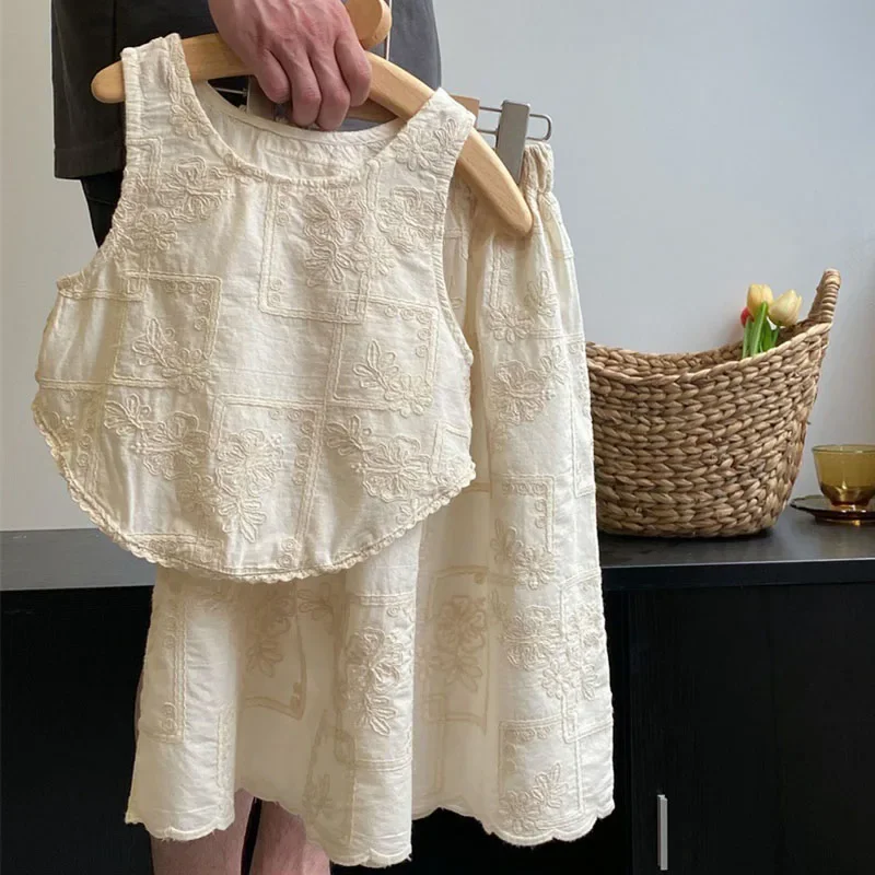 

Новинка 2023 года, летний комплект одежды для маленьких девочек, хлопковый жилет без рукавов с вышивкой + юбка, корейский стиль, детский костюм для детей от 3 до 7 лет