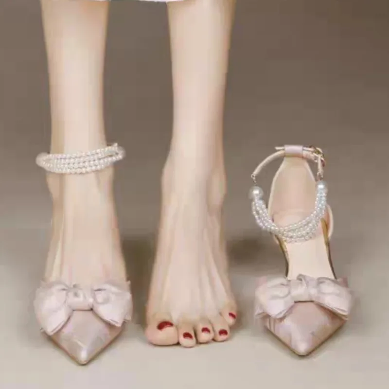 

Модные универсальные туфли на высоком каблуке с пряжкой во французском стиле, новинка весны 2024, двухцветные босоножки на шпильке с острым носком, большие размеры