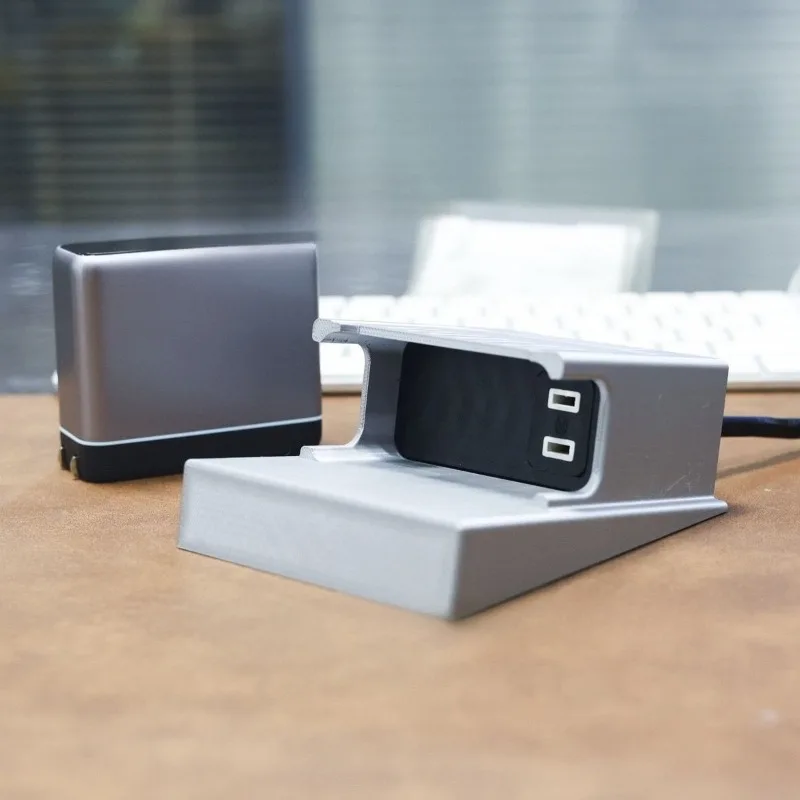 No. 10 Ultra Super Power Charger with Fan Horizontal Cooling Base Desktop Charging Station