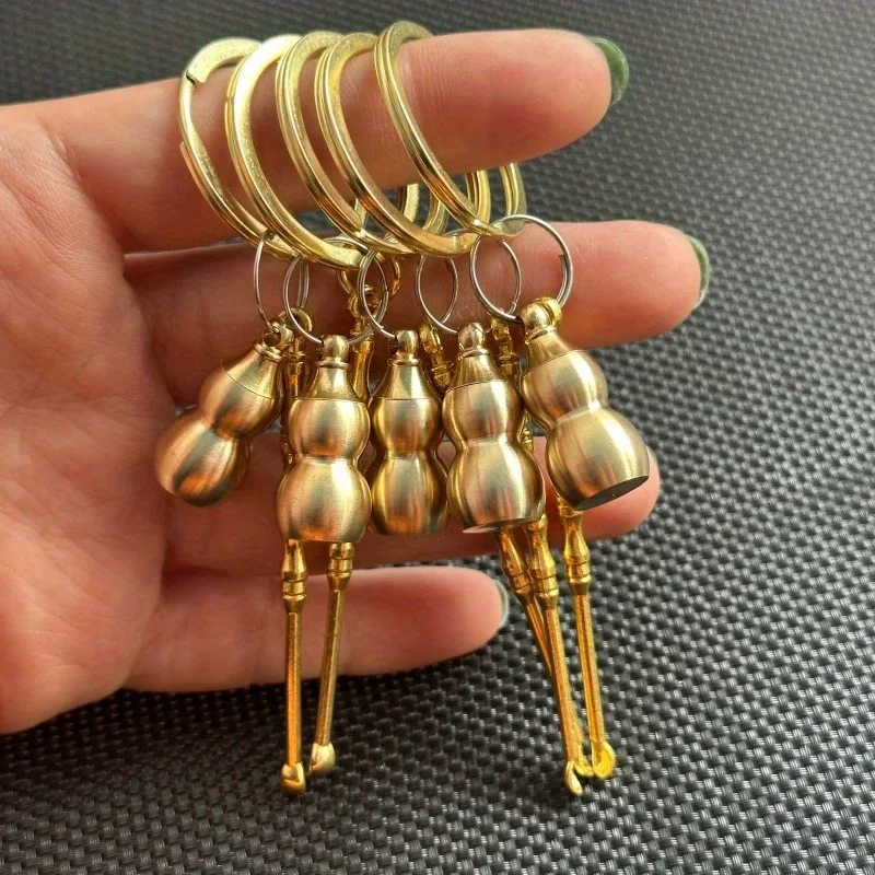 2-In-1 Gourd-Shaped Ear Spoon Keychain - Fashionable Copper Backpack & Purse Charm, Ideal for Birthday Parties & Daily Use