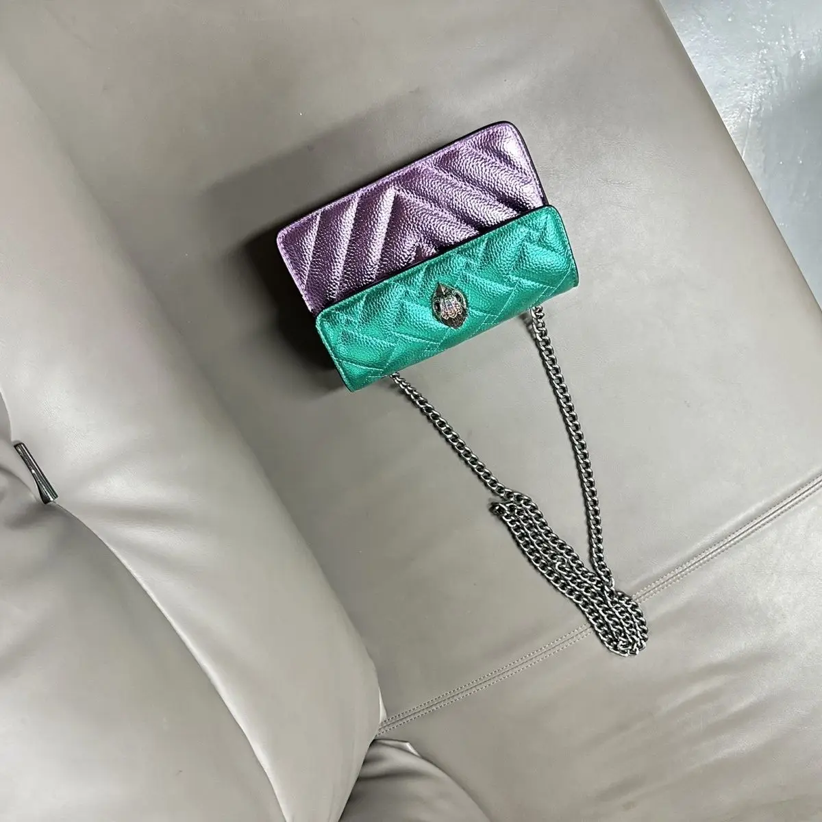 2024 لون مطابق للأزياء عطر صغير على الطراز الأجنبي منقوش كلاسيكي برأس النسر حقيبة كروس على شكل رأس هوك