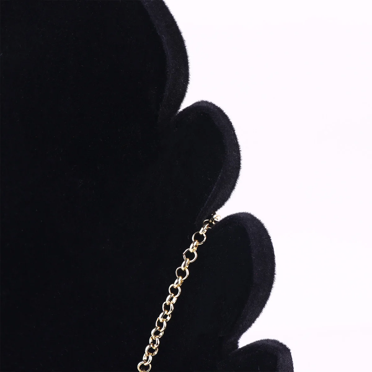 

Flame Shape Black Necklace Display Bust Stand Rack Jewelry Easel Organizer Holder for Necklaces Retail Home Jewelry Display